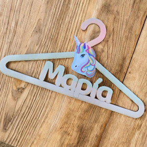 83510  ΞΥΛΙΝΑ ΚΡΕΜΑΣΤΑΡΙΑ ΜΕ ΟΝΟΜΑ  ΓΙΑ ΔΙΑΚΟΣΜΗΣΗ 36X21cm/1Τεμ. ΦΥΣΙΚΟ ΧΡΩΜΑ,LASER CUT Μαρία  ,ΣΥΝΘΕΣΗ PLYWOOD,Βάπτιση,ΚΡΕΜΑΣΤΑ (1 0) (0gr) ()