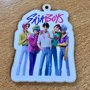 85430 Ξύλινες Φιγούρες με Αυτοκόλλητο ‘, Saja Boys’ Για Διακόσμηση 70X54mm/1Τεμ.   Πολύχρωμο,   ,Συνθεση , (3 3) (0gr) ()