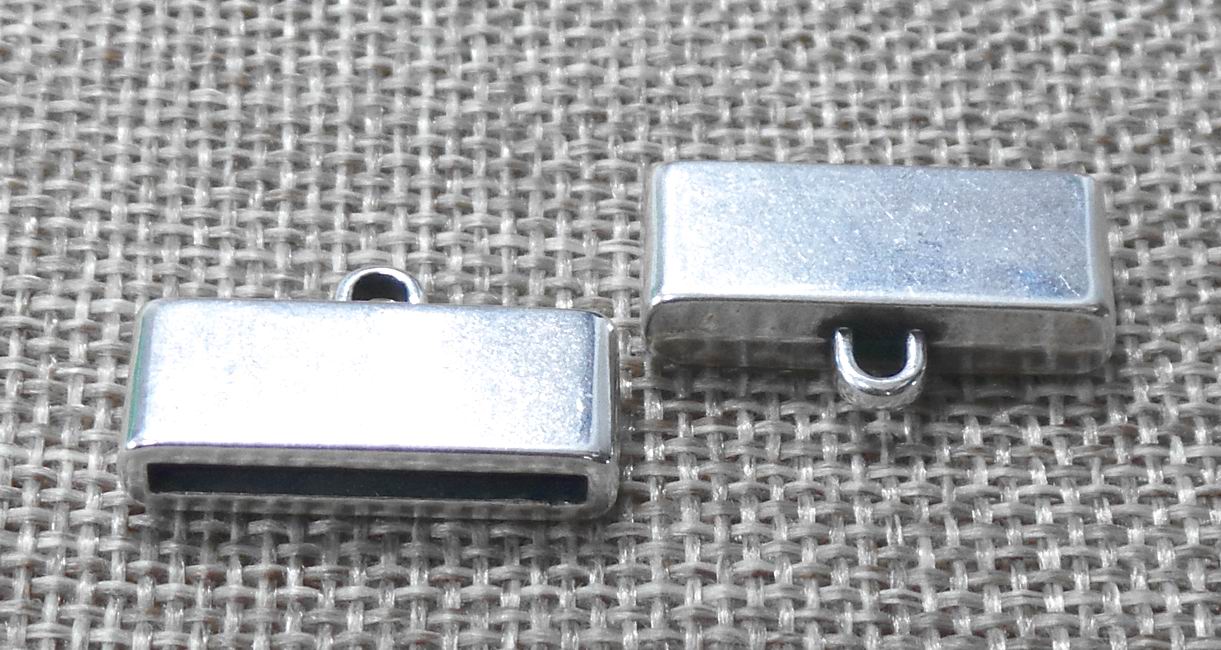 CH35463 Ακροδέκτες Μεταλλικοί Πλακέ ,23X10mmØ20x2mm/2Τεμ. ,Αντικέ Χρώμα,Για Κορδόνι (6 0) (gr) ()