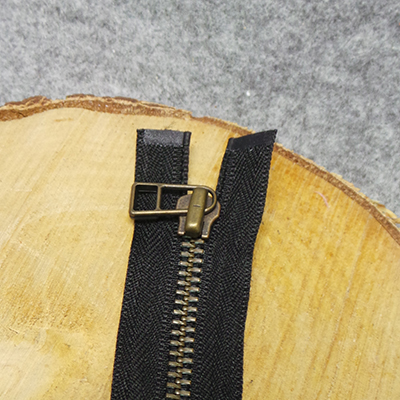 CH50662 Zippers plastic open-end,plutinum color teeth ,75cm/1pcs ,black color (0 0)