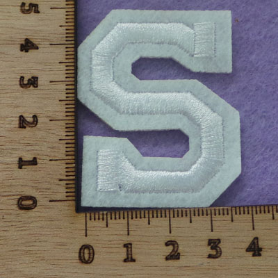 CH53167 Iron on patches, embroidered with letter s 4x5cm/1pcs white color for decoration alphabet  english alphabet (0 0)