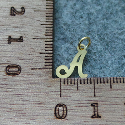 CH59076 Μενταγιον ατσαλινα φιγουρα ,10x12mm/1τεμ. ,επιχρυσο χρωμα,με γραμμα α (0 0)