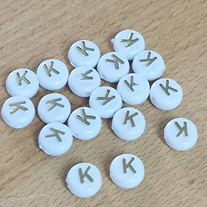CH60625 Beads acrylic round flat,with letter k ,10x6mm/ø2mm/5pcs ,white/gold color (0 0)