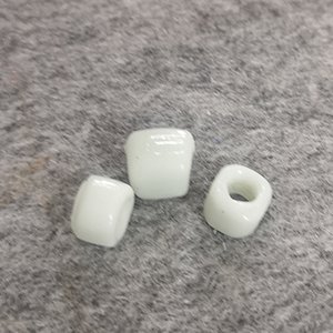 CH61906 Beads and Spacers Glass Cubes, ,12X0mm/Ø2mm/2Pcs ,White Color (17 8) ()