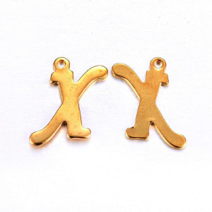 CH63395 Μενταγιον ατσαλινα φιγουρα ,10x12mm/1τεμ. ,επιχρυσο χρωμα,με γραμμα χ (0 0)