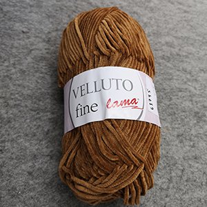 CH63795 Yarns lama velluto fine,polyester ,100gr/180meters ,mocha color col 70 (0 0)